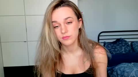 mmminnie online show from April 2026 10:33:01 AM