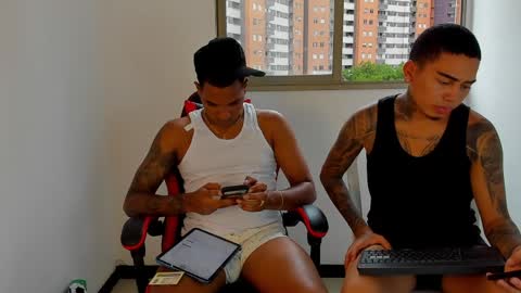 mnell28 online show from April 2026 09:52:01 PM