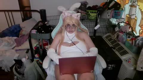 Snapshot of mochi_rainbow chatting on March 2026 10:43:02 PM The Mochi Rainbow Variety Show online show from March 2026 10:43:02 PM