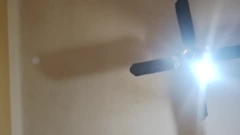 Snapshot of modelo_web18 chatting on May 2026 04:58:02 PM camilo online show from May 2026 04:58:02 PM