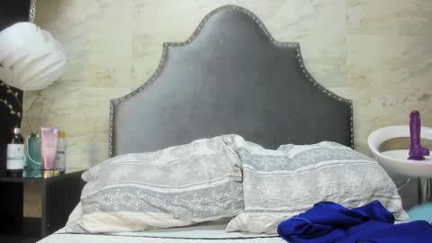 Sophia  online show from February 2026 07:06:02 PM