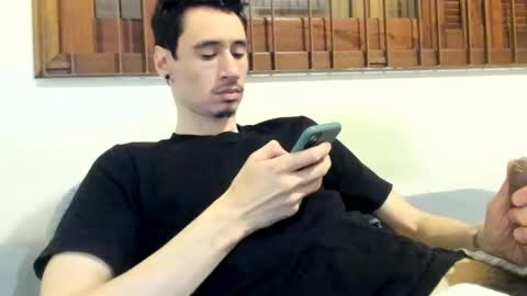 Snapshot of moderdelier chatting on December 2024 11:35:02 PM DigBreed online show from December 2024 11:35:02 PM