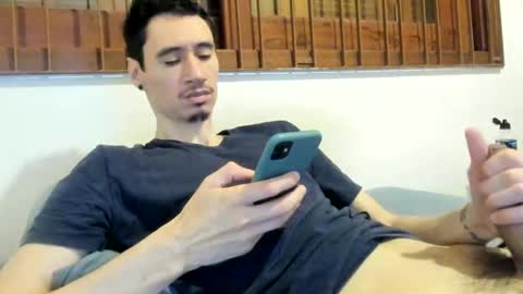 Snapshot of moderdelier chatting on December 2024 10:04:01 PM DigBreed online show from December 2024 10:04:01 PM