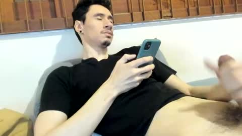 Snapshot of moderdelier chatting on December 2024 02:51:01 AM DigBreed online show from December 2024 02:51:01 AM