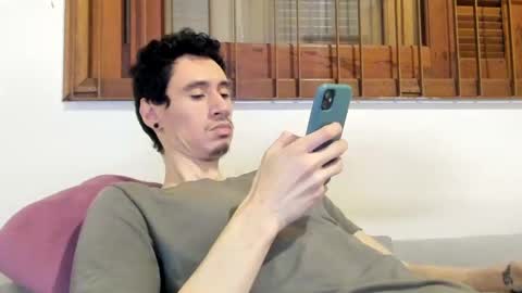 Snapshot of moderdelier chatting on January 2025 12:17:02 AM DigBreed online show from January 2025 12:17:02 AM