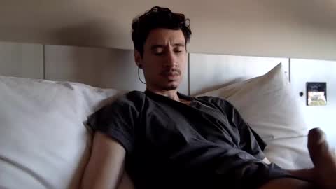 Snapshot of moderdelier chatting on March 2025 07:17:01 PM DigBreed online show from March 2025 07:17:01 PM