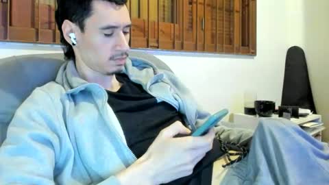 Snapshot of moderdelier chatting on September 2025 07:03:01 PM DigBreed online show from September 2025 07:03:01 PM