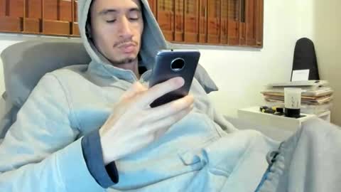 Snapshot of moderdelier chatting on September 2025 10:18:02 AM DigBreed online show from September 2025 10:18:02 AM