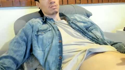 Snapshot of moderdelier chatting on November 2025 11:11:02 AM DigBreed online show from November 2025 11:11:02 AM