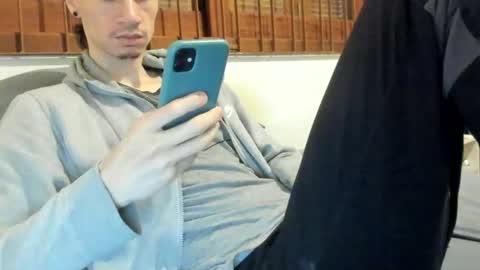 Snapshot of moderdelier chatting on November 2025 12:27:02 PM DigBreed online show from November 2025 12:27:02 PM