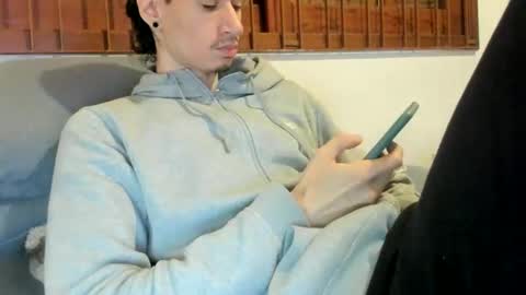 Snapshot of moderdelier chatting on November 2025 02:04:01 PM DigBreed online show from November 2025 02:04:01 PM