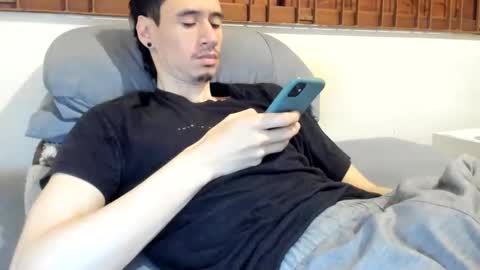 Snapshot of moderdelier chatting on November 2025 08:55:01 AM DigBreed online show from November 2025 08:55:01 AM