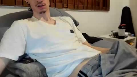 Snapshot of moderdelier chatting on November 2025 11:20:01 AM DigBreed online show from November 2025 11:20:01 AM