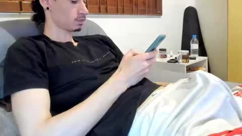 Snapshot of moderdelier chatting on November 2025 02:11:01 AM DigBreed online show from November 2025 02:11:01 AM