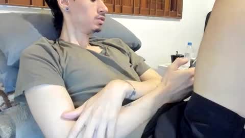 Snapshot of moderdelier chatting on November 2025 10:29:01 AM DigBreed online show from November 2025 10:29:01 AM