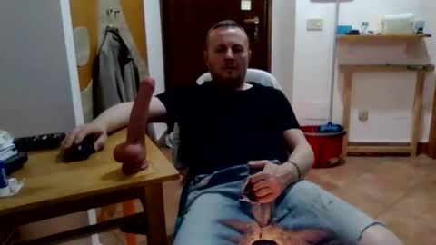 Snapshot of modesto1969 chatting on April 2026 05:18:01 PM modesto1969 online show from April 2026 05:18:01 PM