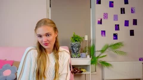 Snapshot of moirawenzinger chatting on September 2025 06:42:01 PM Kylie online show from September 2025 06:42:01 PM