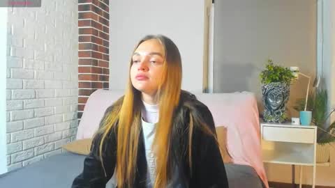 Snapshot of moirawenzinger chatting on September 2025 06:24:01 PM Kylie online show from September 2025 06:24:01 PM