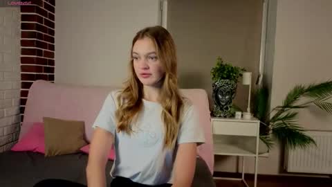 Snapshot of moirawenzinger chatting on October 2025 06:14:02 PM Kylie online show from October 2025 06:14:02 PM