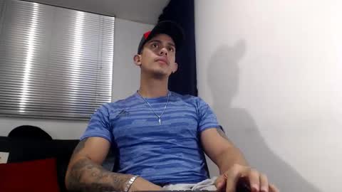 Snapshot of moises_paez chatting on December 2024 01:37:02 AM Moises Paez online show from December 2024 01:37:02 AM