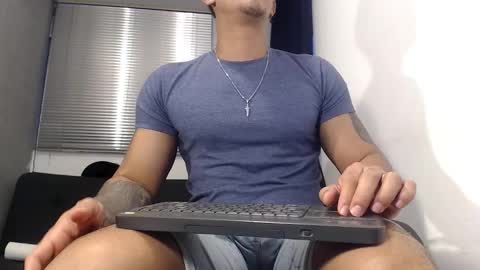 Snapshot of moises_paez chatting on December 2024 11:06:02 PM Moises Paez online show from December 2024 11:06:02 PM