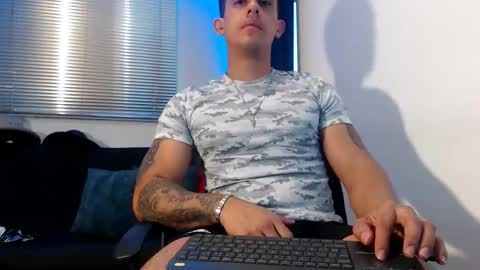 Snapshot of moises_paez chatting on February 2025 10:21:01 PM Moises Paez online show from February 2025 10:21:01 PM