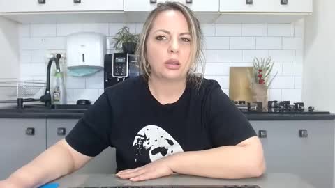 Snapshot of mojjo_erika chatting on January 2025 11:48:01 AM erika online show from January 2025 11:48:01 AM