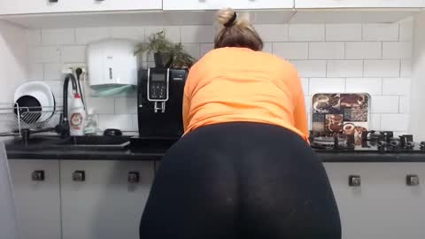 Snapshot of mojjo_erika chatting on January 2025 03:04:01 PM erika online show from January 2025 03:04:01 PM