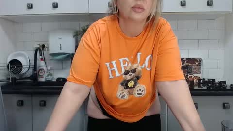 Snapshot of mojjo_erika chatting on January 2025 06:07:01 PM erika online show from January 2025 06:07:01 PM