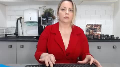 Snapshot of mojjo_erika chatting on January 2025 08:32:02 AM erika online show from January 2025 08:32:02 AM