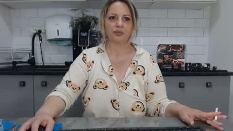 Snapshot of mojjo_erika chatting on February 2025 08:13:02 AM erika online show from February 2025 08:13:02 AM