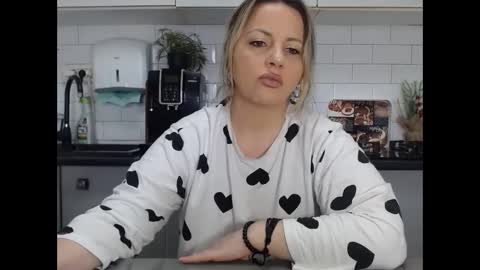 Snapshot of mojjo_erika chatting on February 2025 08:31:02 AM erika online show from February 2025 08:31:02 AM