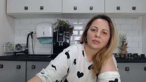 Snapshot of mojjo_erika chatting on February 2025 01:10:02 PM erika online show from February 2025 01:10:02 PM