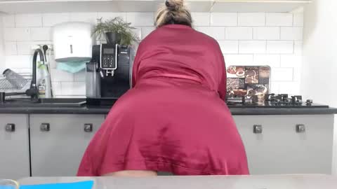 Snapshot of mojjo_erika chatting on March 2025 03:37:02 PM erika online show from March 2025 03:37:02 PM