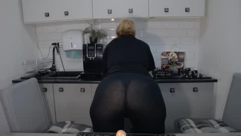 Snapshot of mojjo_erika chatting on September 2025 08:27:01 AM erika online show from September 2025 08:27:01 AM