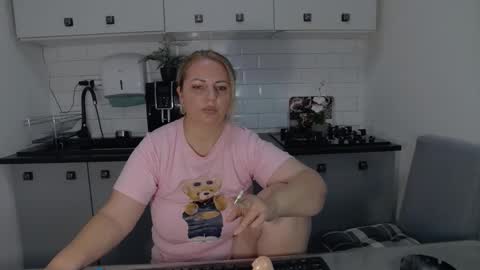 Snapshot of mojjo_erika chatting on September 2025 07:43:02 AM erika online show from September 2025 07:43:02 AM