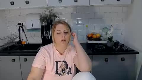 Snapshot of mojjo_erika chatting on October 2025 09:07:01 AM erika online show from October 2025 09:07:01 AM