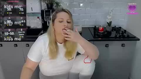 Snapshot of mojjo_erika chatting on November 2025 08:36:02 AM erika online show from November 2025 08:36:02 AM