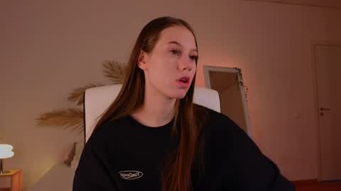 Molly online show from December 2024 09:50:01 PM