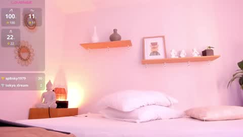 M o L l i E  online show from February 2025 03:38:01 PM