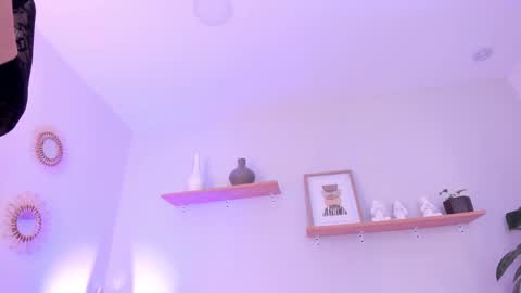 M o L l i E  online show from March 2025 06:26:02 PM