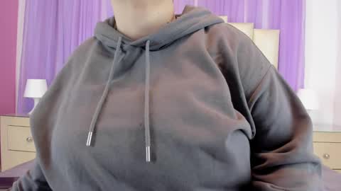 Hey Guys  Im Mollie online show from December 2024 12:01:02 PM