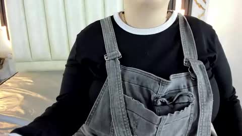 Hey Guys  Im Mollie online show from September 2025 12:28:02 PM