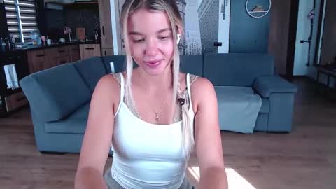 Snapshot of molly_bell chatting on September 2025 10:16:02 AM Molly online show from September 2025 10:16:02 AM