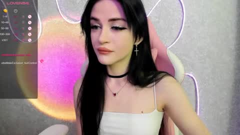 Snapshot of molly_crystall chatting on June 2026 02:22:02 AM Molly - online show from June 2026 02:22:02 AM