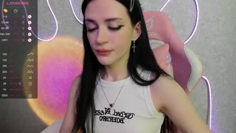 Snapshot of molly_crystall chatting on July 2026 05:13:02 AM Molly - online show from July 2026 05:13:02 AM
