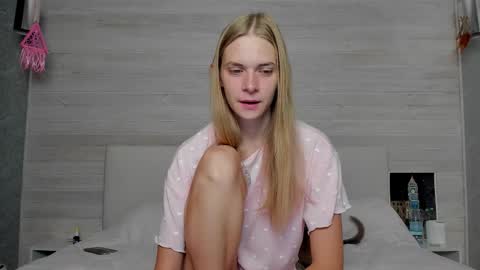 Molly Hunt online show from September 2025 04:17:01 AM