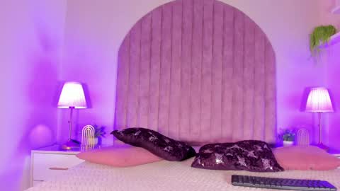 Molly Jackson online show from December 2024 01:01:02 PM