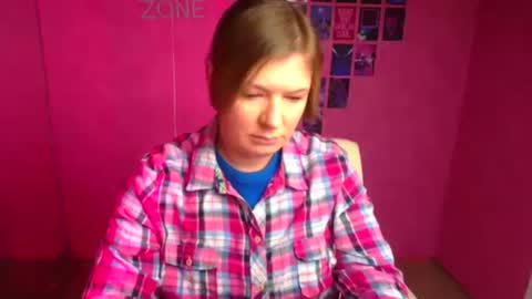 Molly online show from December 2025 12:45:01 PM