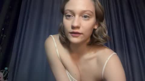 Snapshot of molly_poly chatting on November 2025 07:02:02 PM molly_poly online show from November 2025 07:02:02 PM